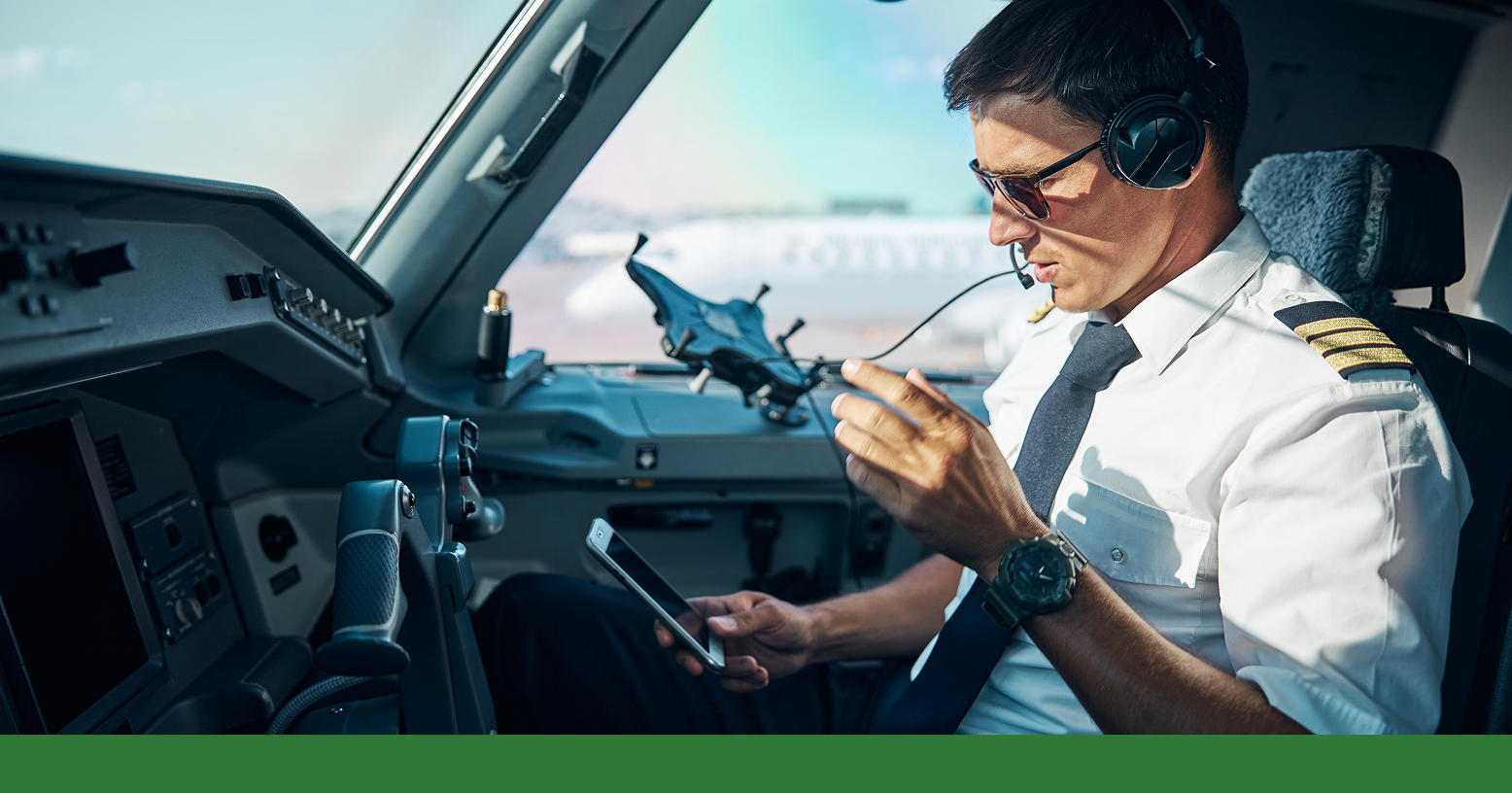 Why Airline Technology Should Include Mobile Device Smart Charging Lockers
