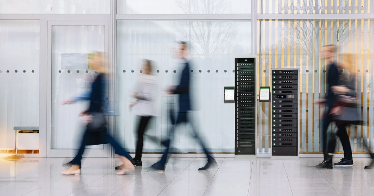 anonymous-blurred-group-business-people-go-gear-office-edit