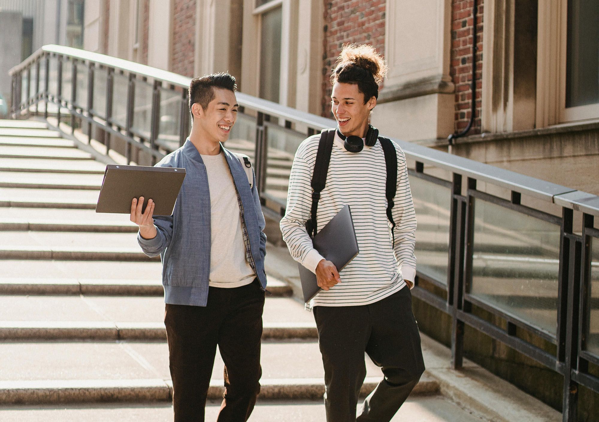 students-with-laptop