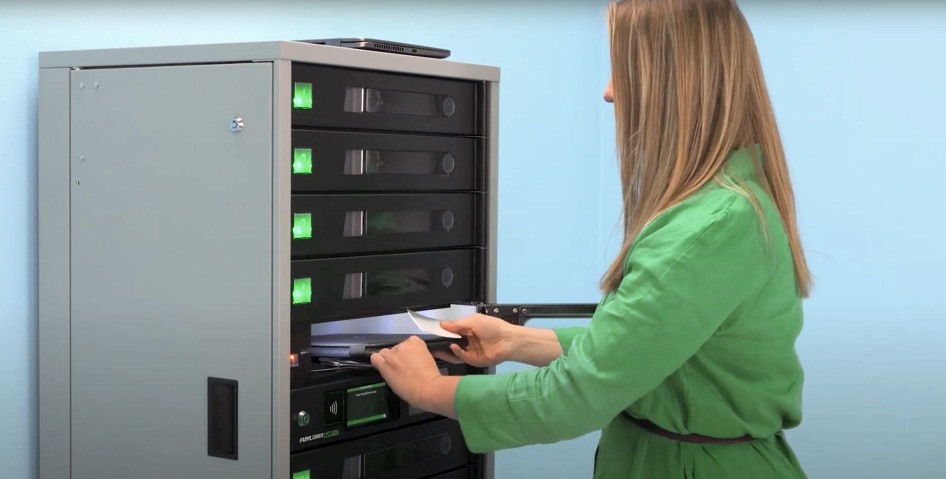 woman-using-locker